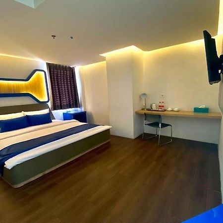 Golden Palace Hotel Batu Merah Екстериор снимка