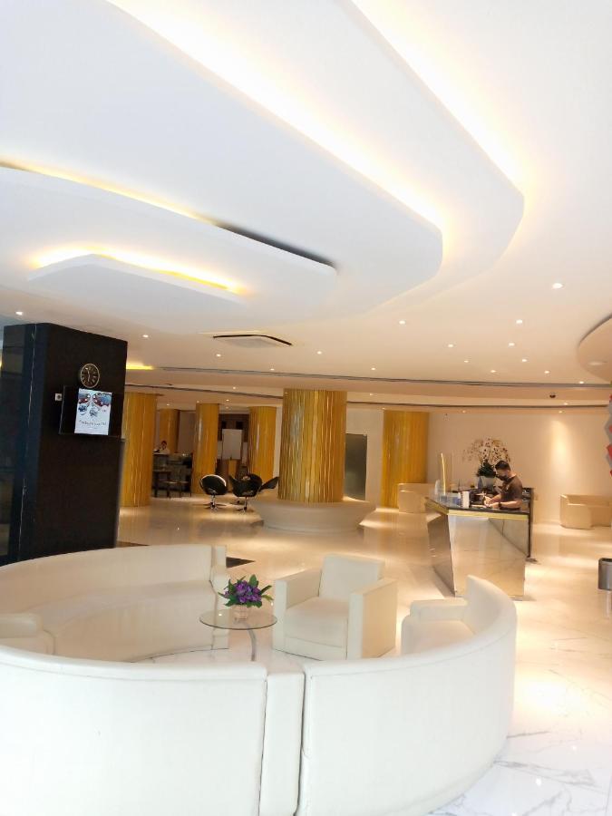 Golden Palace Hotel Batu Merah Екстериор снимка