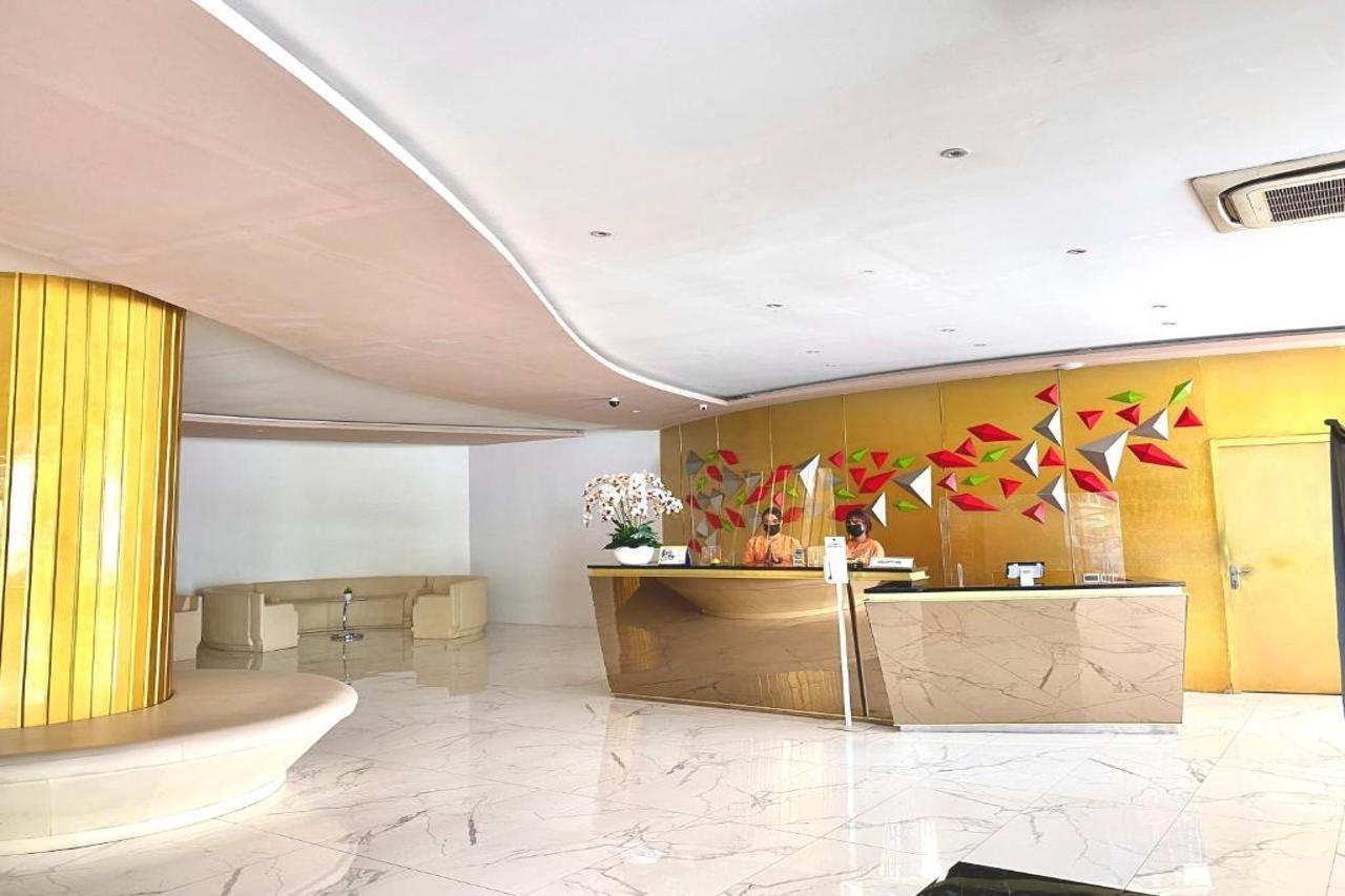 Golden Palace Hotel Batu Merah Екстериор снимка