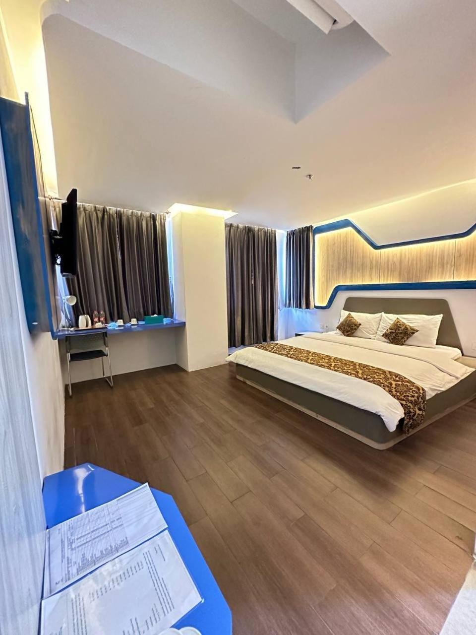 Golden Palace Hotel Batu Merah Екстериор снимка