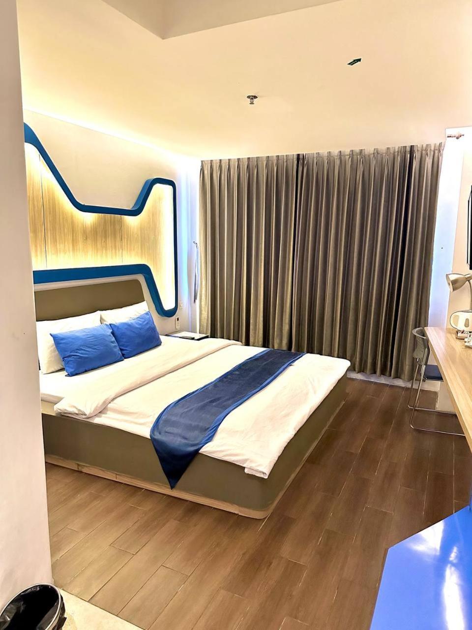 Golden Palace Hotel Batu Merah Екстериор снимка