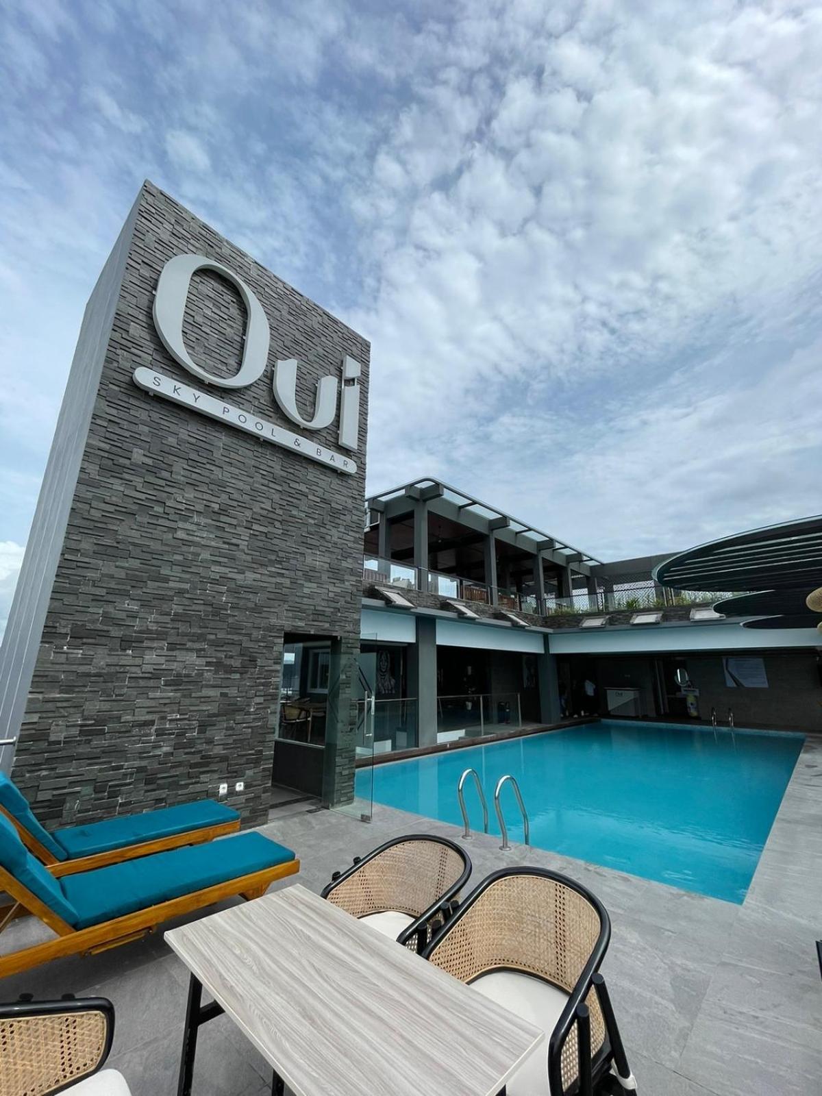 Golden Palace Hotel Batu Merah Екстериор снимка